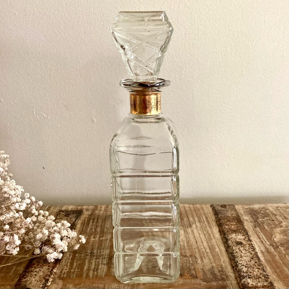 Mid-Century Glass Decanter with Diamond Pattern - Picture 2 of 14